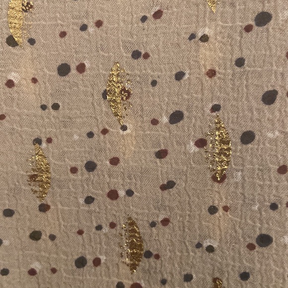 Vince Camuto Gorgeous Vneck Blouse. NWT. Size L - Picture 4 of 10